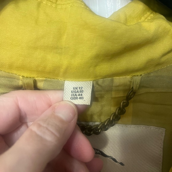 Authentic Burberry Women's Trench in mustard - Picture 11 of 11